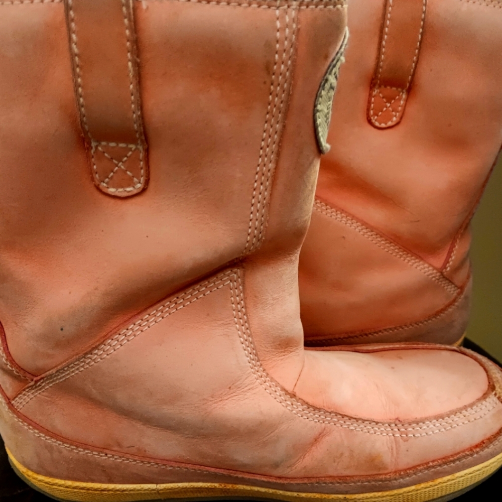 Timberland 'dusty rose' pink all leather exterior 7.5wmns waterproofed already!